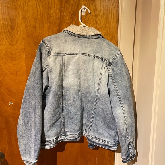 Denim jacket with fur - Picture 3 of 3
